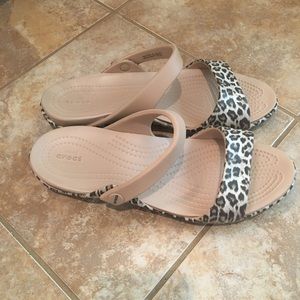 NWOT Crocs leopard print sandals 💝